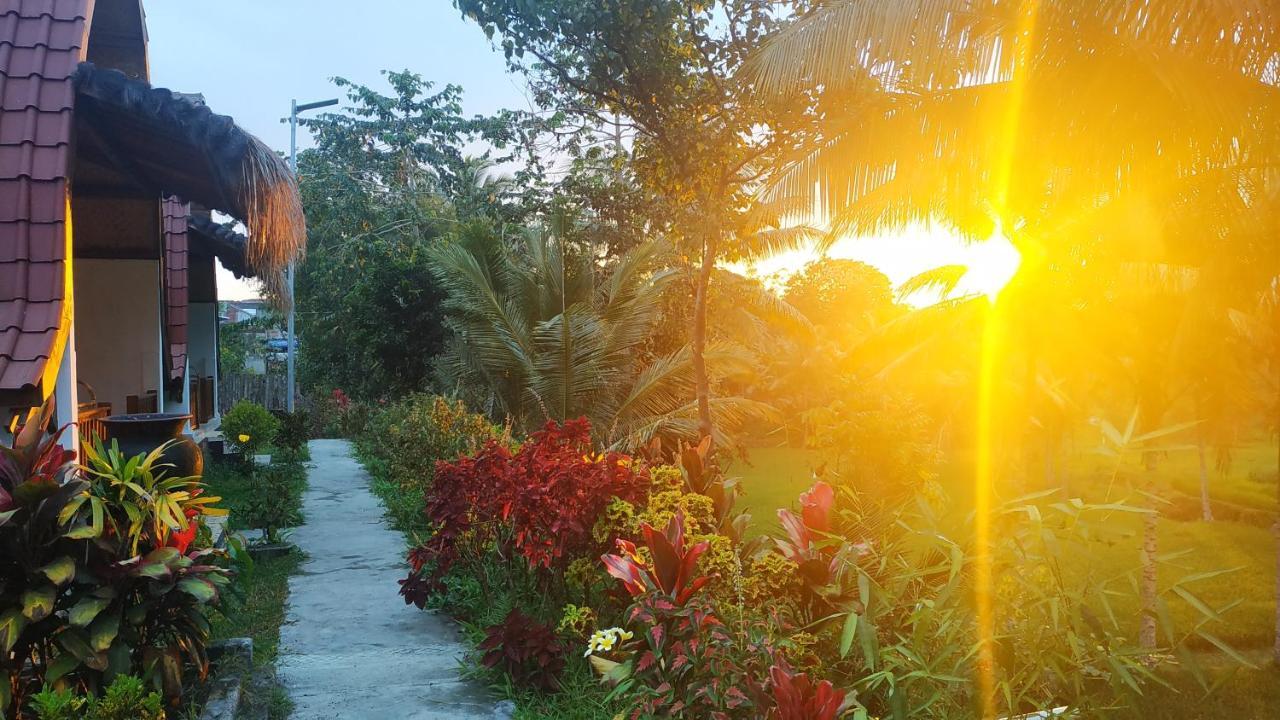 Bale Kembang Kuning Apartman Tetebatu Kültér fotó